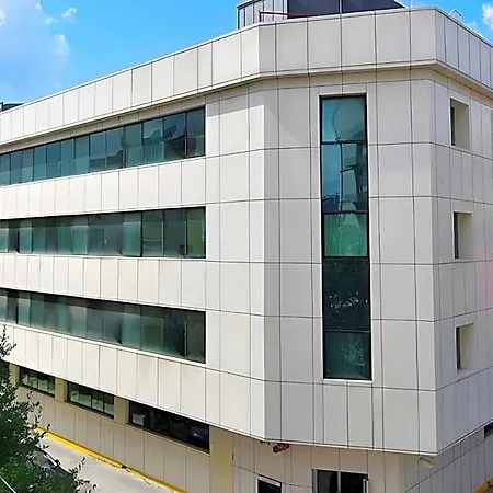 Aderans فندق 2*
